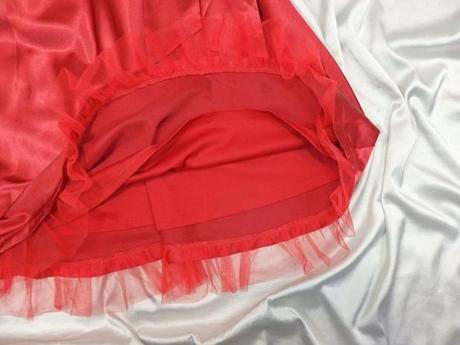 Kvalitné saténové šaty, 38