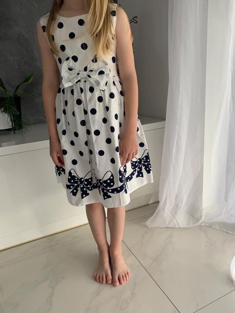 Dievčenské šaty, 128