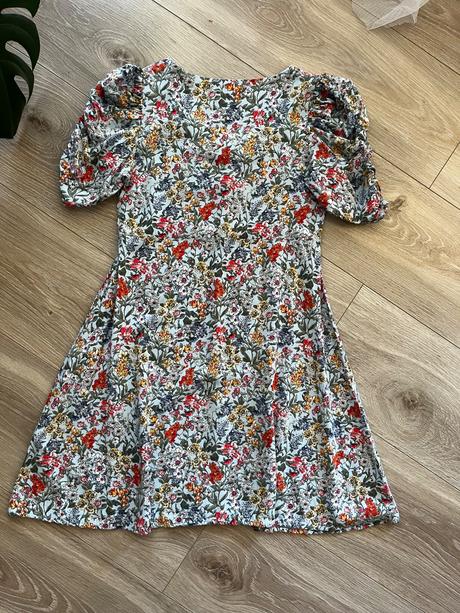 Kvetinkové saty, next,146