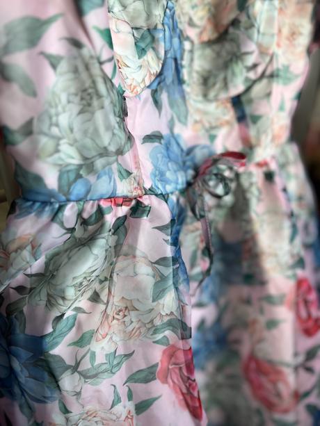 Šaty kratke kvetovane organzove puff rukavy, xs