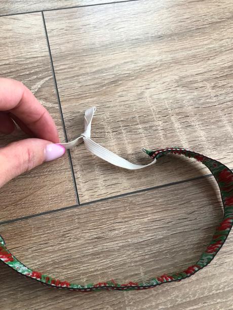 Čelenka a prívesok na ruku,