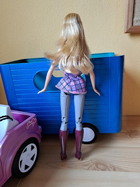 Barbie jazdkyňa s koňom aj s prívesom, 