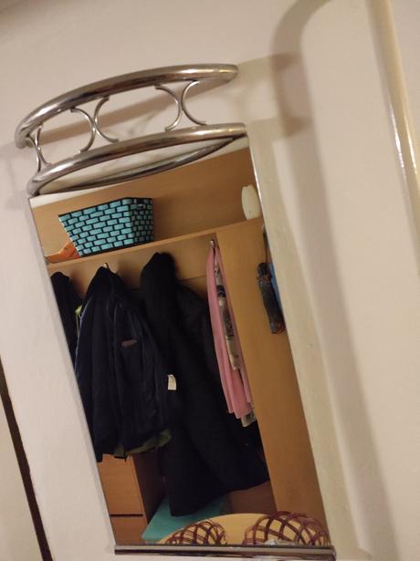 Polica+zrkadlo -chróm/drevo,