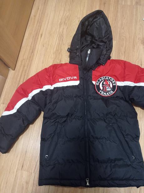 Velmi tepla bunda, 152