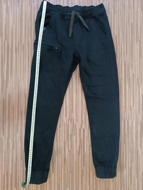 Cierne kapsace cropp, 28