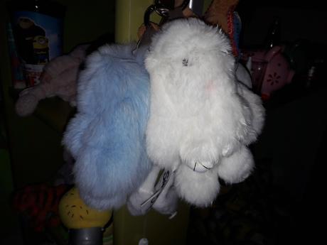 Zajkovia na kabelku kluce už len biely, 