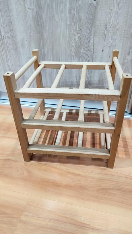 Drevený stojan na víno,