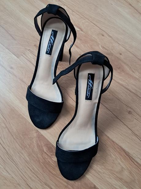 Čierne sandálky na hrubom opätku, 38