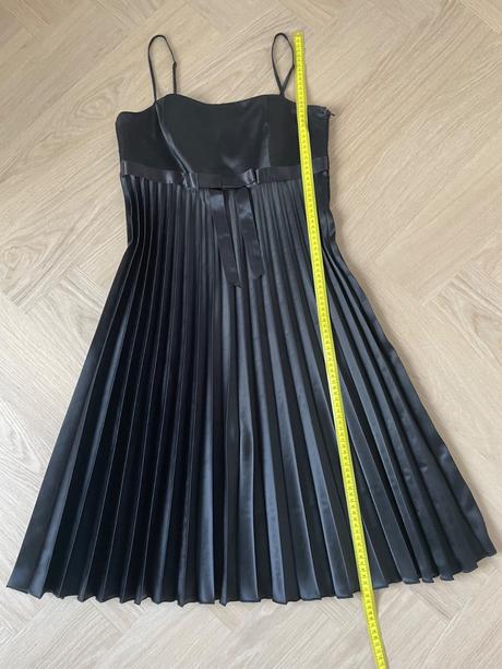 Elegantne plisovane saty, ako nove, 40