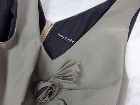 Kvalitné elegantné šaty, 44