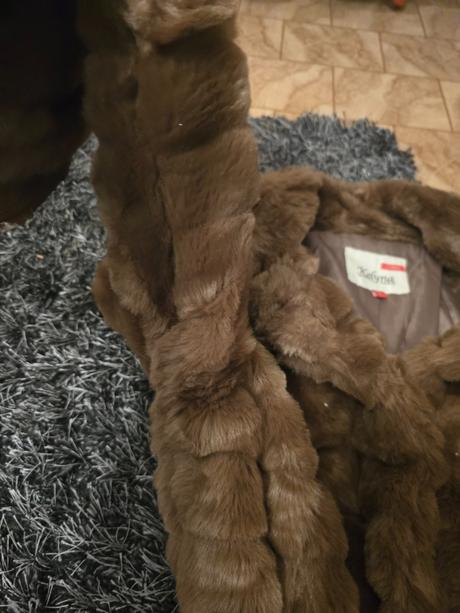 Hnedý kožúšok, s