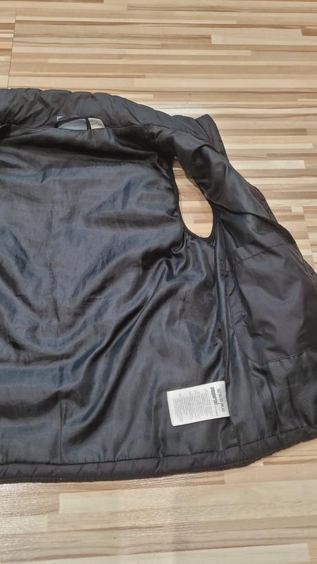 Cierna vesta, pepperts,122