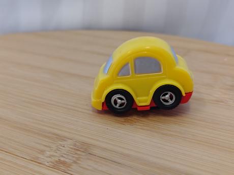 Raritné vintage autíčko na kľúčik vw beetle 90. r,