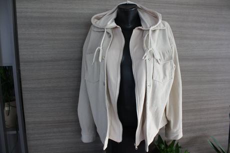 Bundicka s kapucnou, m