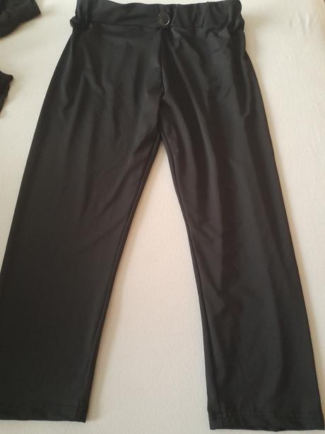 Mam na predaj tristvrtove elastické nohavice, xl