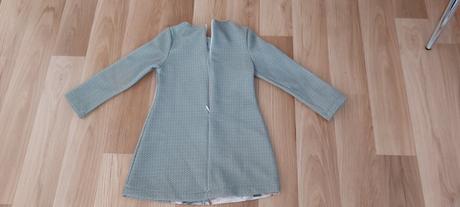 Šaty so zimnym motivom s ruksačikom, 98