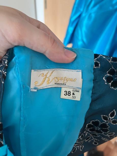 Spoločenské / plesové šaty, 38