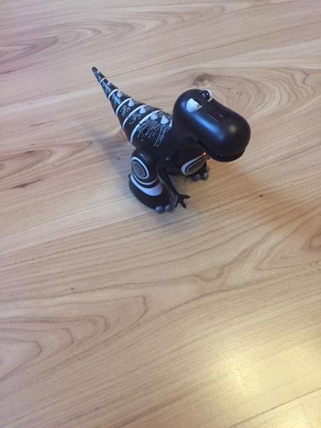 Dino na diaľkové ovládanie,