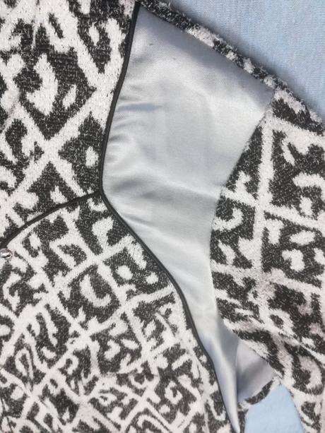 Krásne vzorované šaty, 46