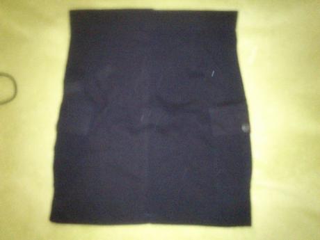 Cierna minisukna s vackami, xs