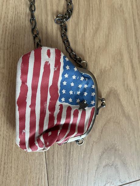 Kabelka na retiazke ikks, 