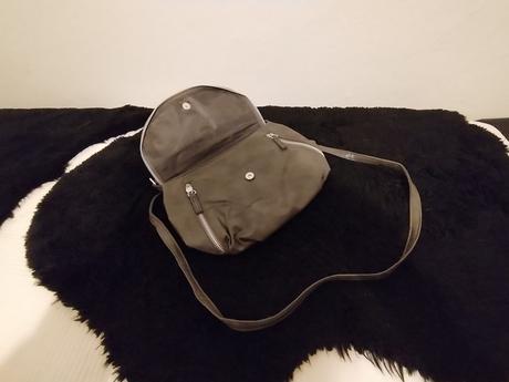 Kabelka menšej veľkosti, 