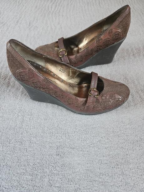 Topánky na podpätku, 37