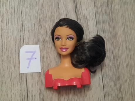 Hlavy barbie bez tela,