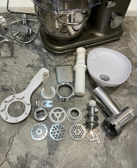 Kuchynský robot eta gratussino bravo ii 0023 90070, eta