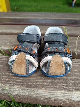 Sandálky, lasocki,20