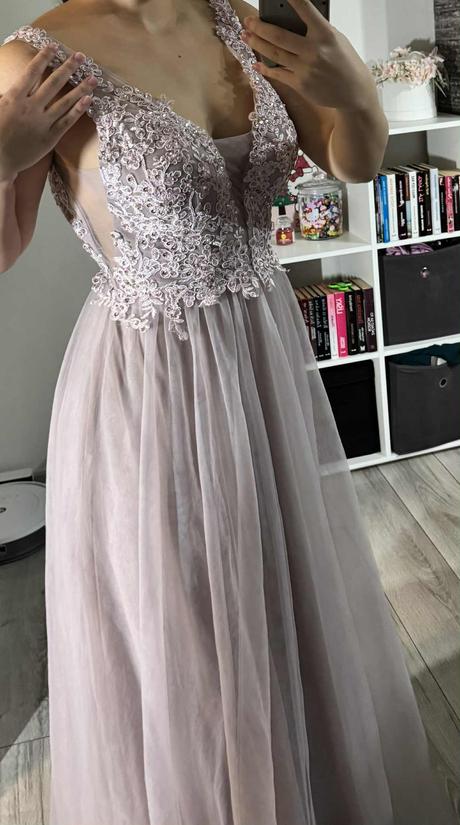 Púdrovoružové šaty, m