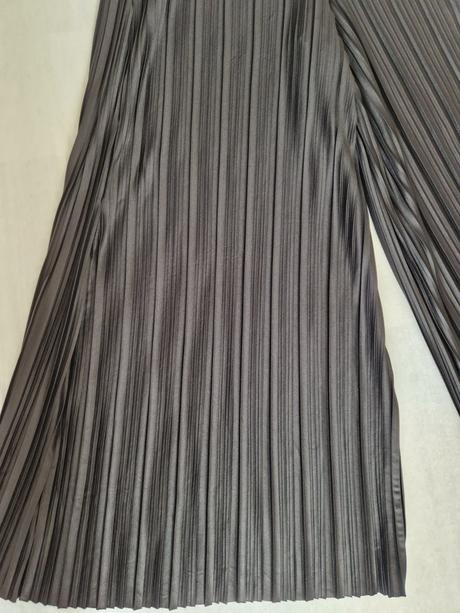 Reserved nohavice, reserved,s