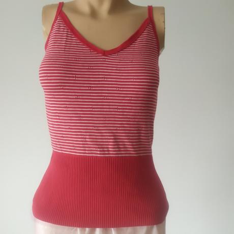 C 45 top cerveny + modre tricko nenosene, h&m,s