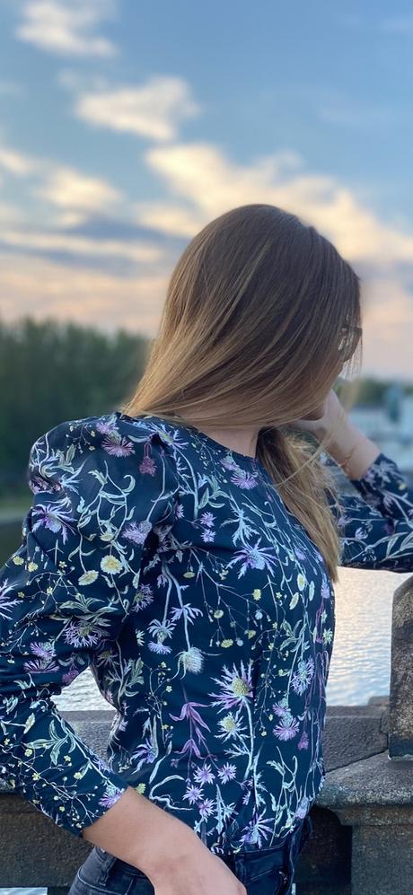 Kvietkovaná blúzka, reserved,34
