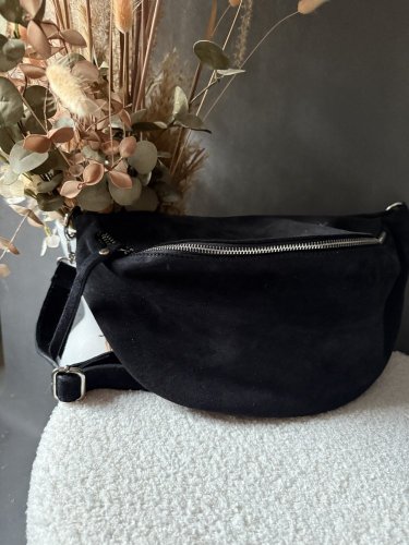 Čierna semišová ladvinka, 