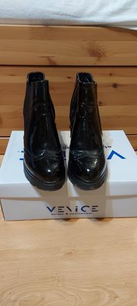 Kotníkové čižmy lesklé na opätku veľ.40, 40