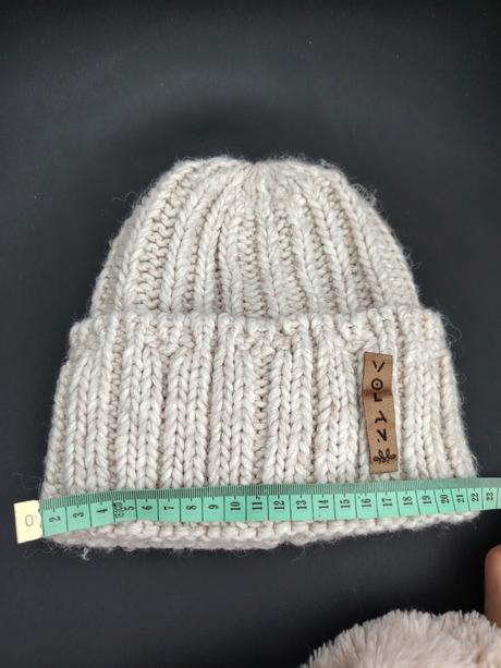 Béžová vlnená čiapka, 