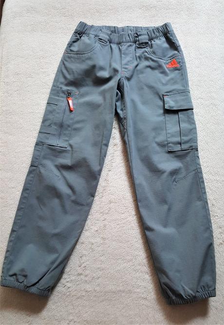 Adidas športovo-elegantné nohavice, adidas,128