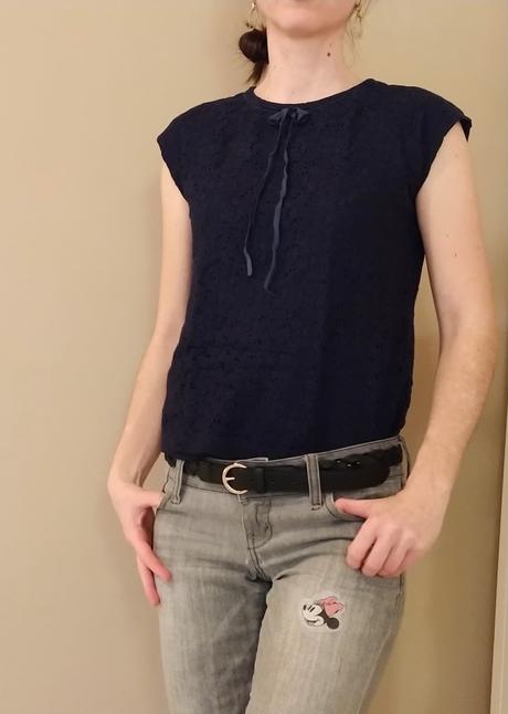 Tmavomodra bluzka s cipkou, mohito,s