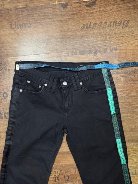 Čierne rifle so saténovými pásmi, ovs,s