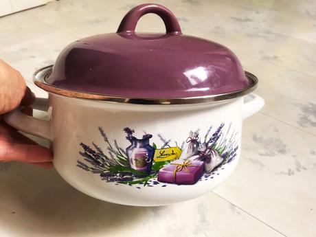 Smaltovaný hrniec s pokrievkou,