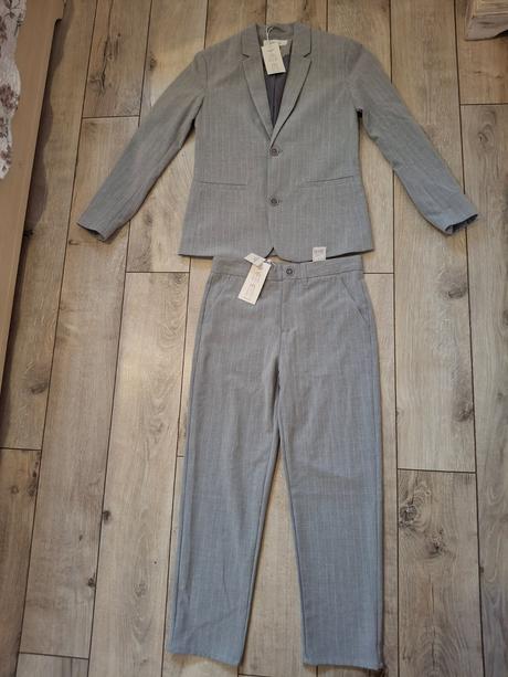 Oblek reserved 152 veľkosť, 152