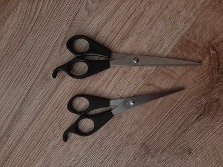 Kadernícke nožnice,