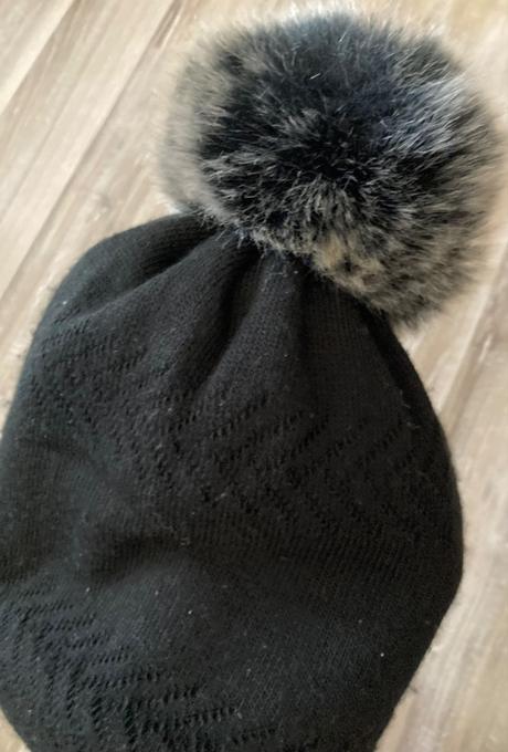 Dámska zimná čiapka s brmbolcom, 