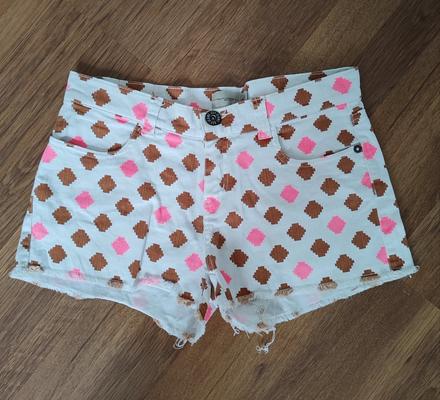 Šortky, s