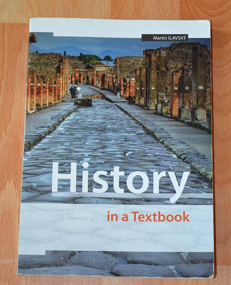 Kniha history in a textbook,