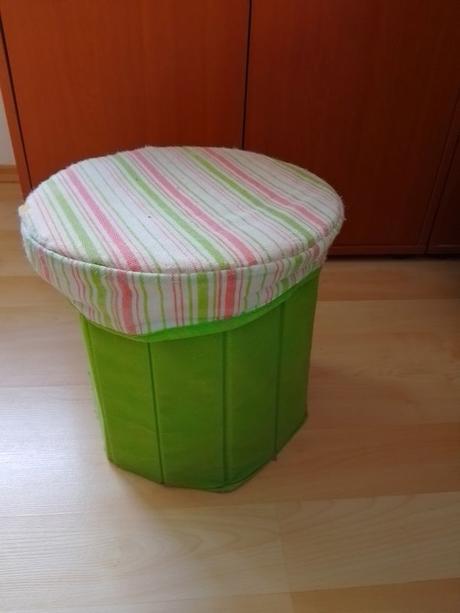 Taburetka s úložným priestorom, 