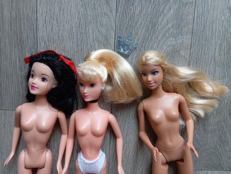 Barbie, snehulienka a popoluška,
