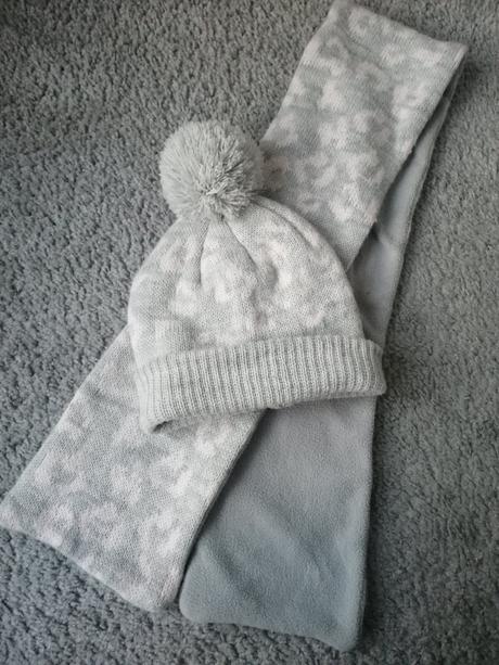 Čiapočka a šálik, primark,86