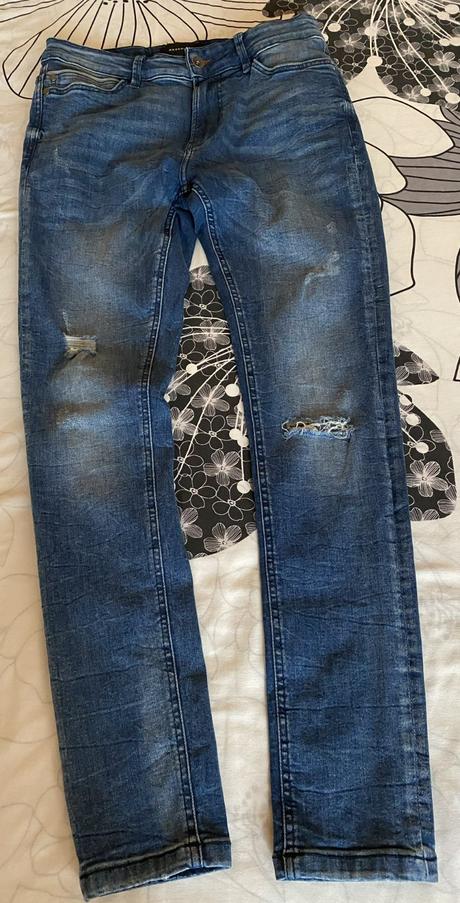 Potrhané rifle reserved v. 30, reserved,30